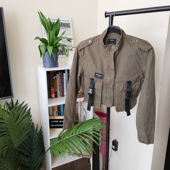 Bershka Cropped Utility Jacket - Picture 2 of 5
